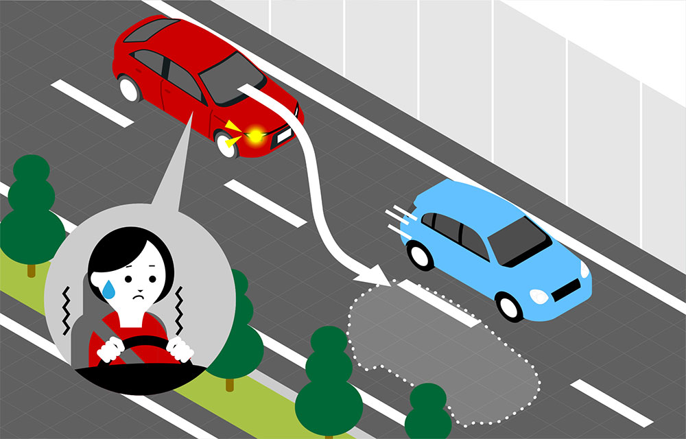 車線変更したいけど、前も後ろも気にしながらは大変。